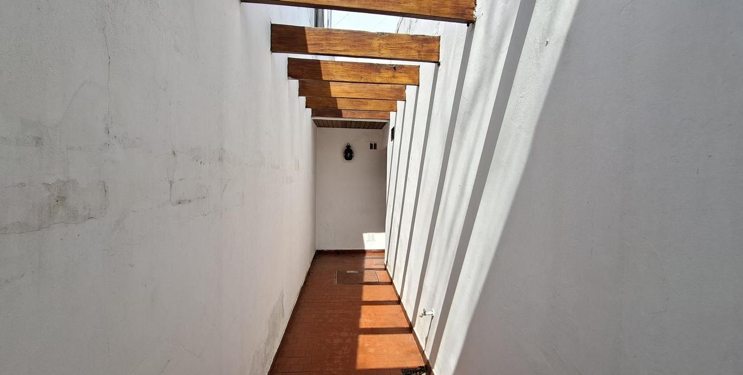 Foto de Amplia Casa de 4 ambientes con quincho y jardín, imagen 5