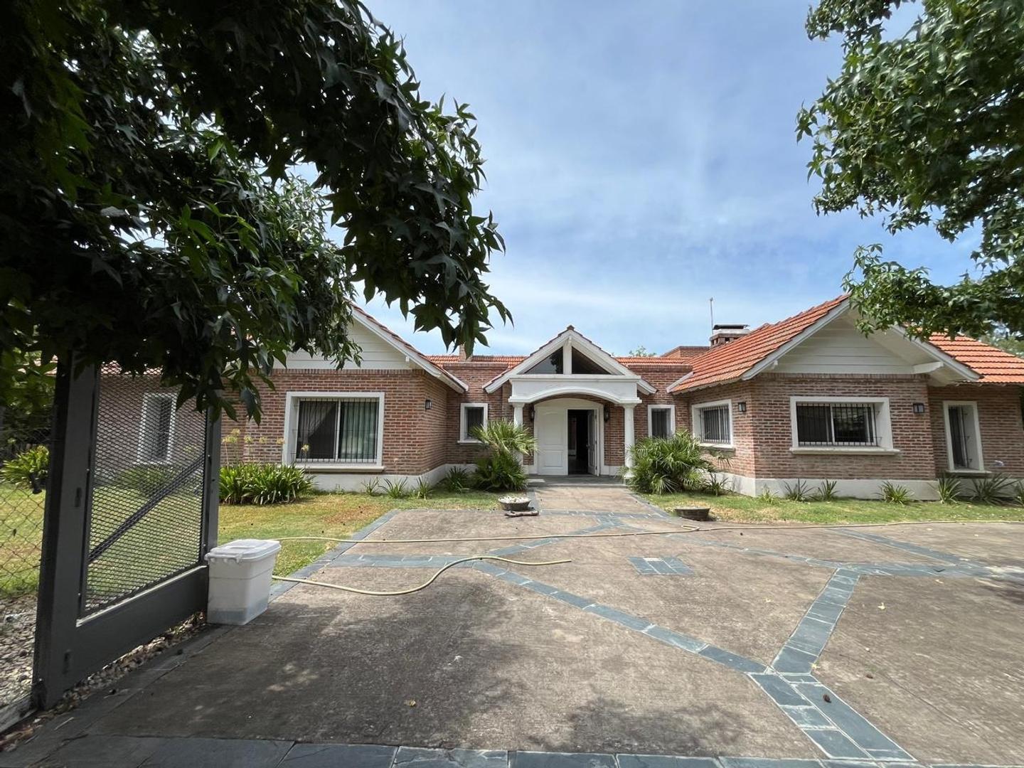 Casa 4 AMBIENTES en barrio SEGUNDAS COLINAS