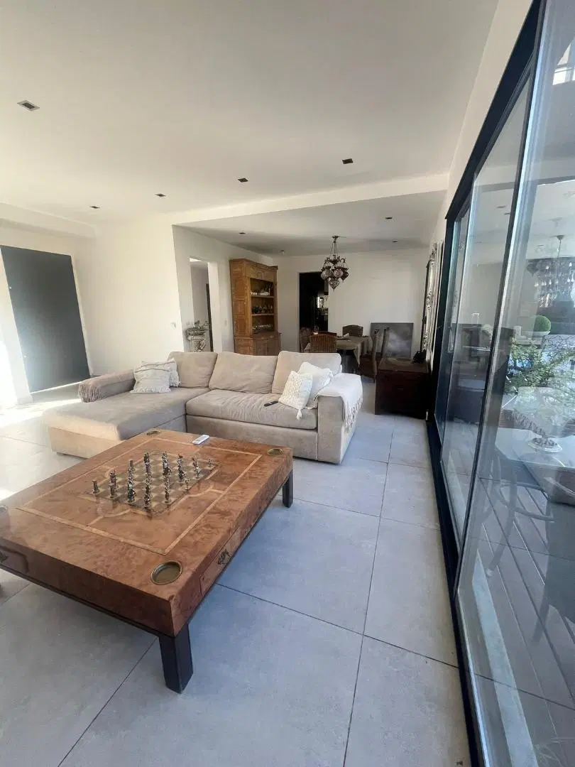 Moderna casa con galería y piscina en Lagoon Pilar 4