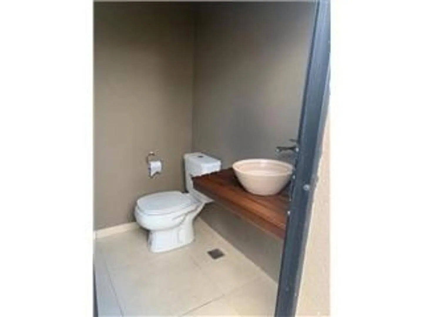 Excelente casa en barrio cerrado para alquilar 5