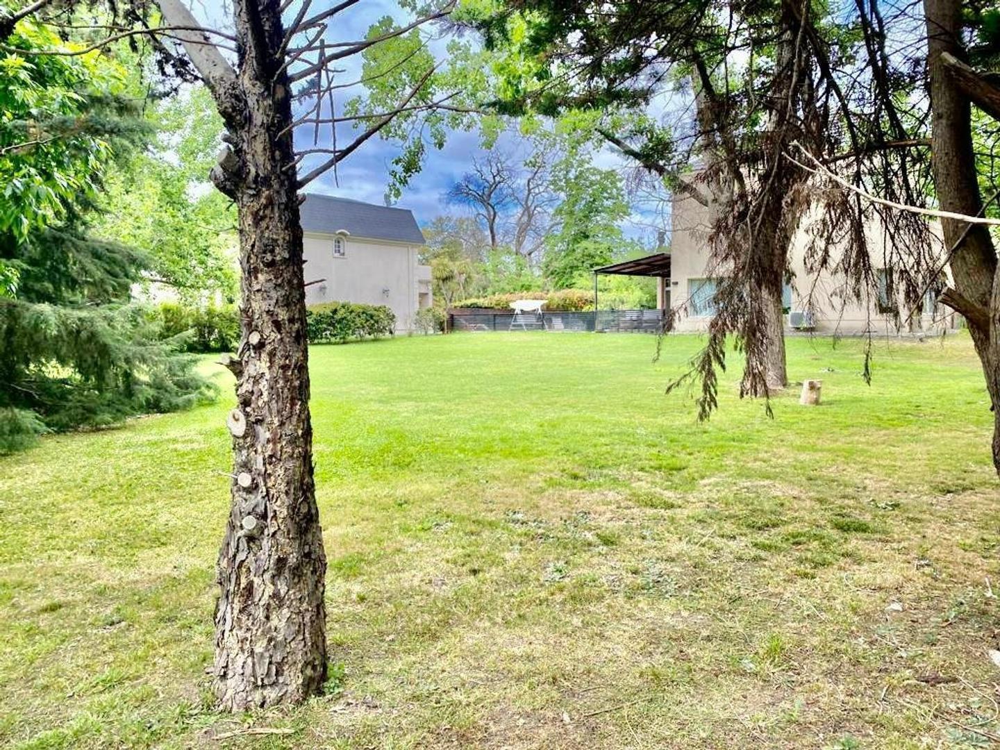 Lote en esquina en Golfers Country Club