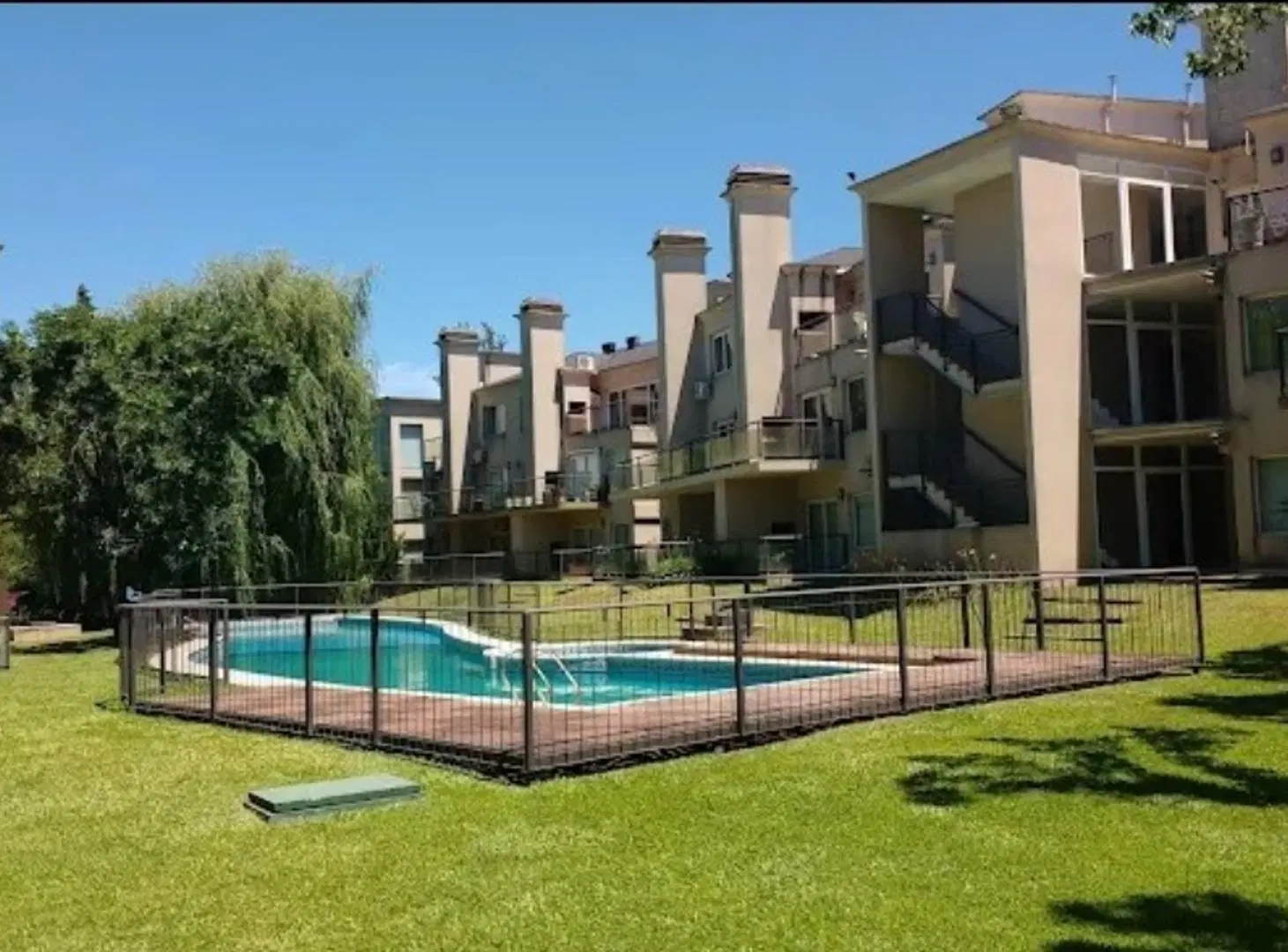 Departamento 3 ambientes en Villa del Lago champagniat 1