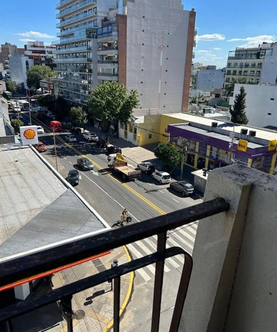3 AMBIENTES FRENTE IMPECABLE 3