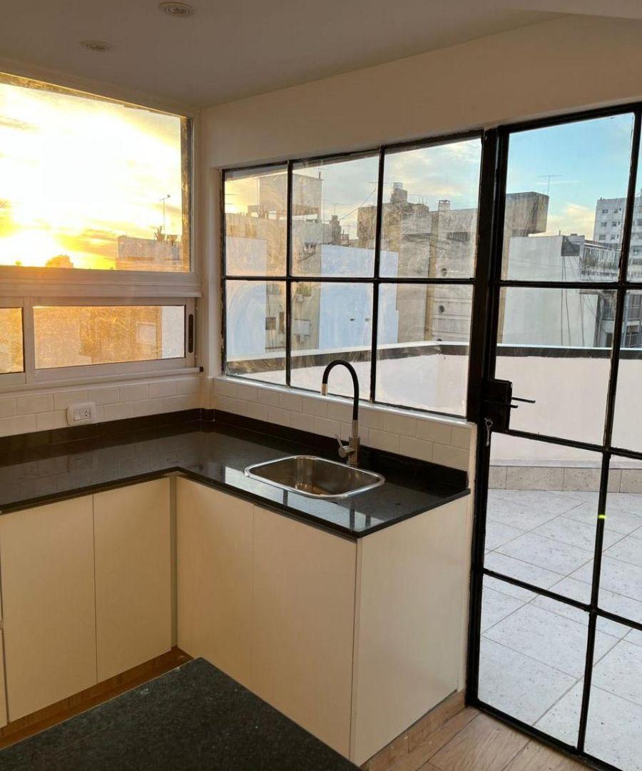 Foto de 2 1/2 AMBIENTES FRENTE BALCON TERRAZA Y PARRILLA PROPIA, imagen 5