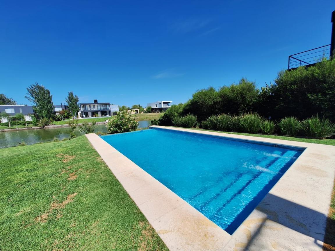 Foto de CASA EN VENTA A LA LAGUNA - BARRIO CANTÓN NORTE, imagen 2