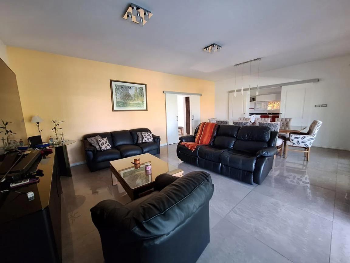 Foto de CASA EN VENTA A LA LAGUNA - BARRIO CANTÓN NORTE, imagen 3