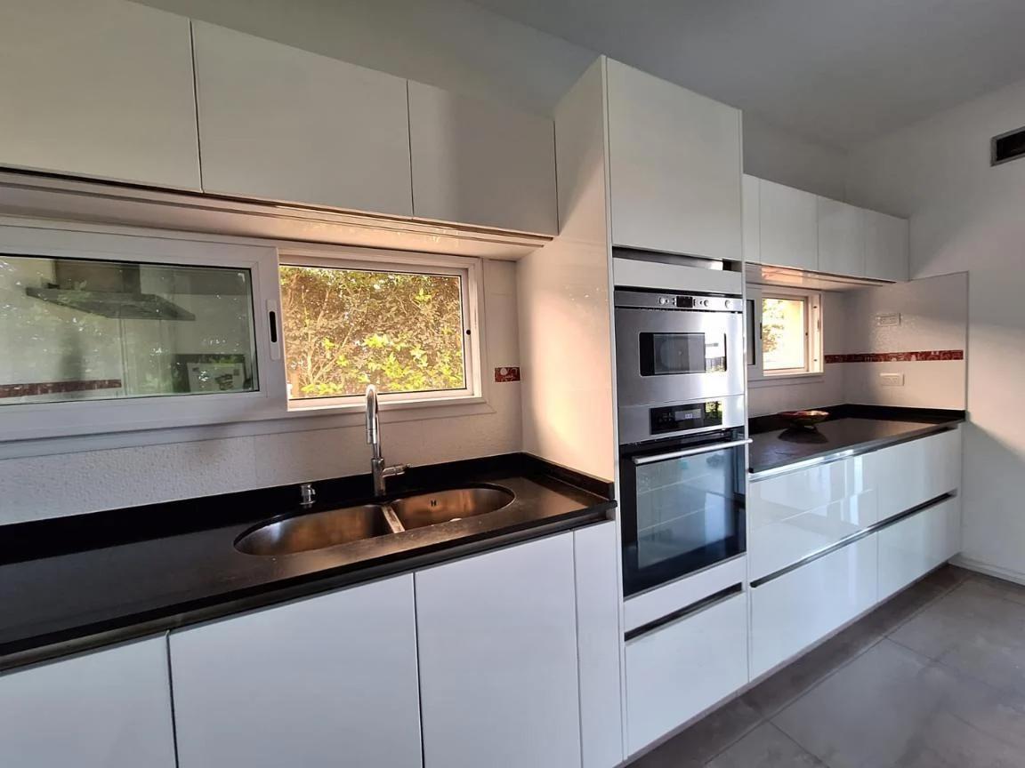 Foto de CASA EN VENTA A LA LAGUNA - BARRIO CANTÓN NORTE, imagen 1