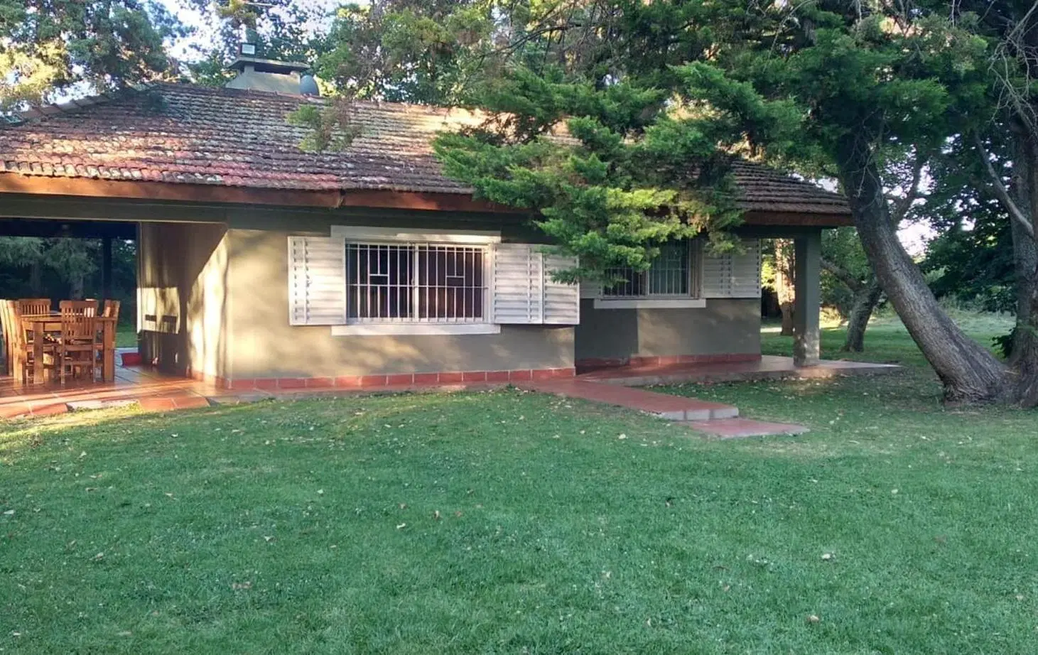 hermosa casa con piscina y parrilla sobre inmenso parque 5