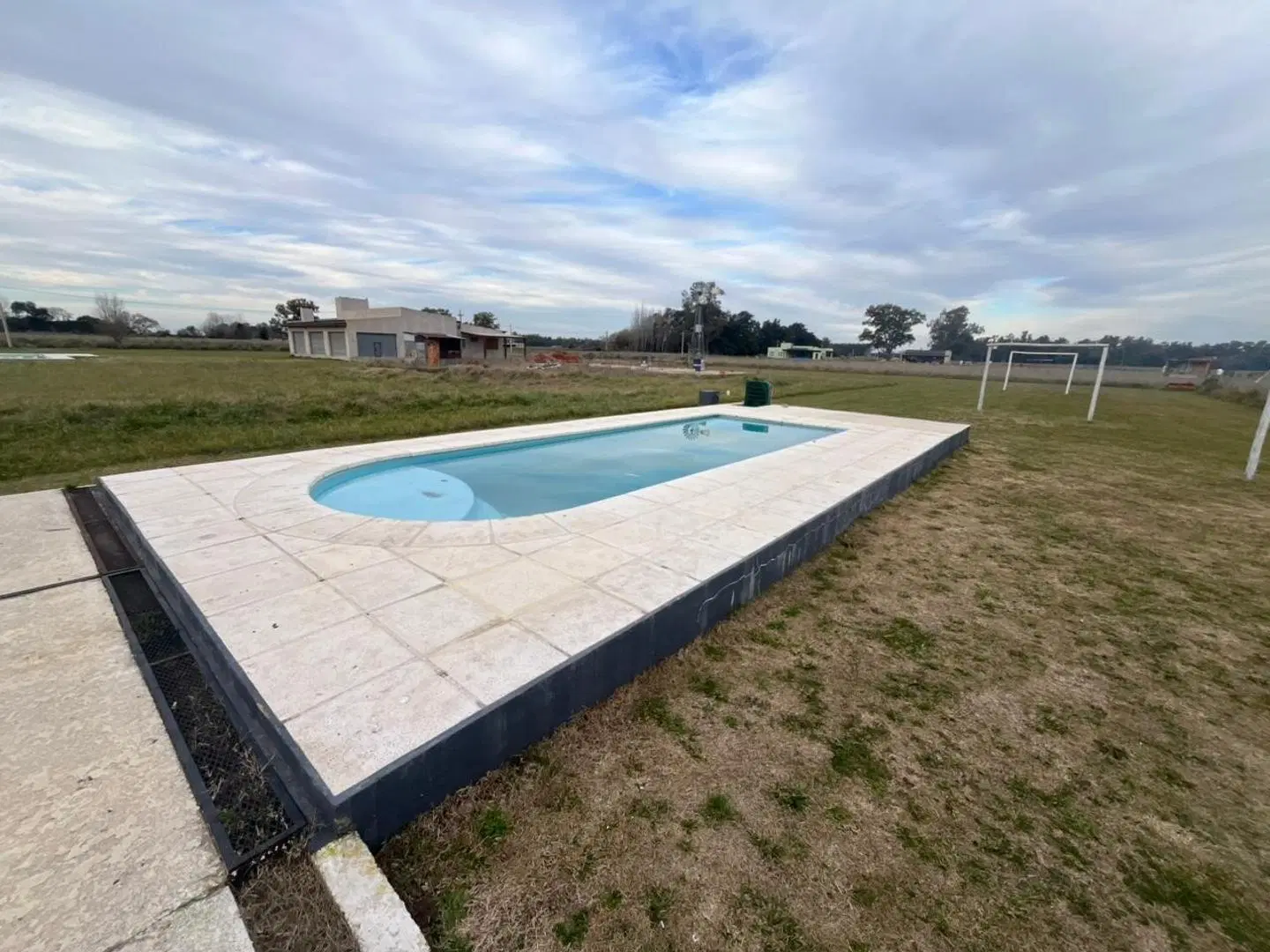 CASA DE 3 AMBIENTES - PILETA - PARRILLA - GRAN PARQUE 2