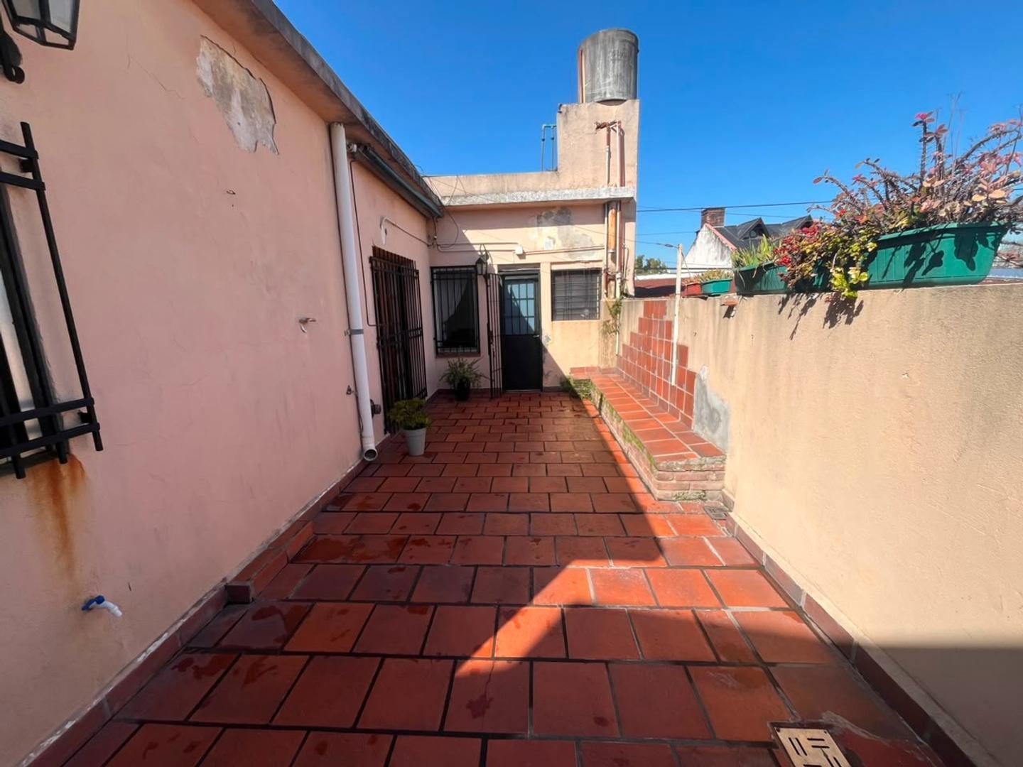 Foto de 4 AMBIENTES - CASA TIPO PH - PATIO - MUY LUMINOSO, imagen 4