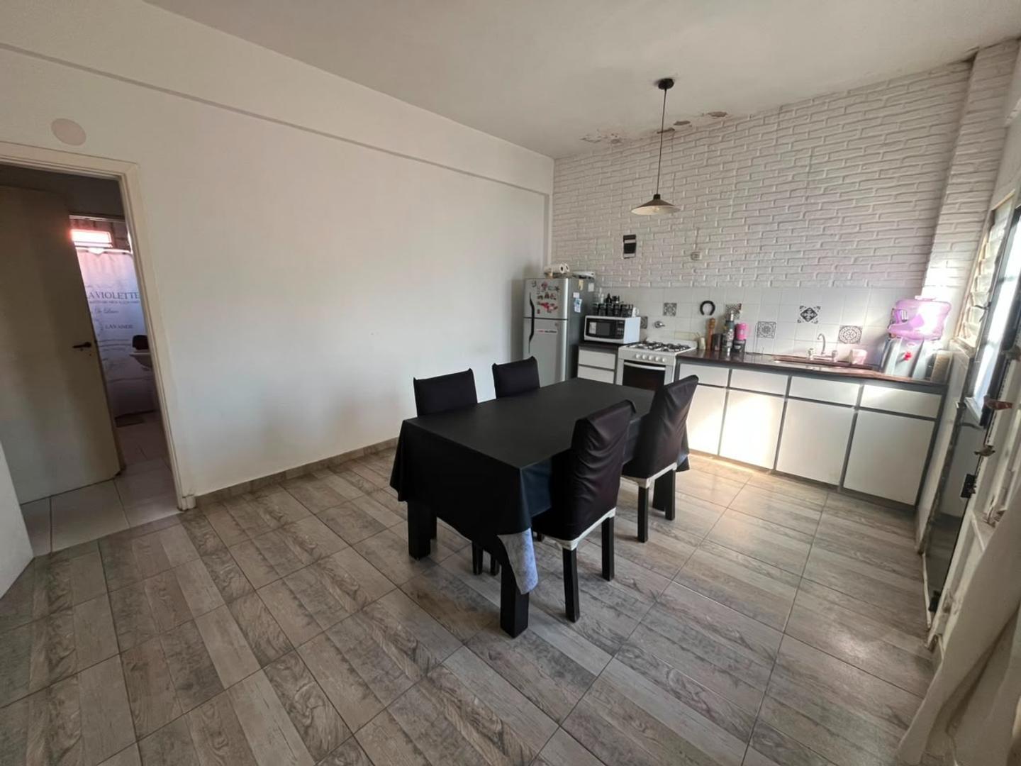 Foto de 4 AMBIENTES - CASA TIPO PH - PATIO - MUY LUMINOSO, imagen 3