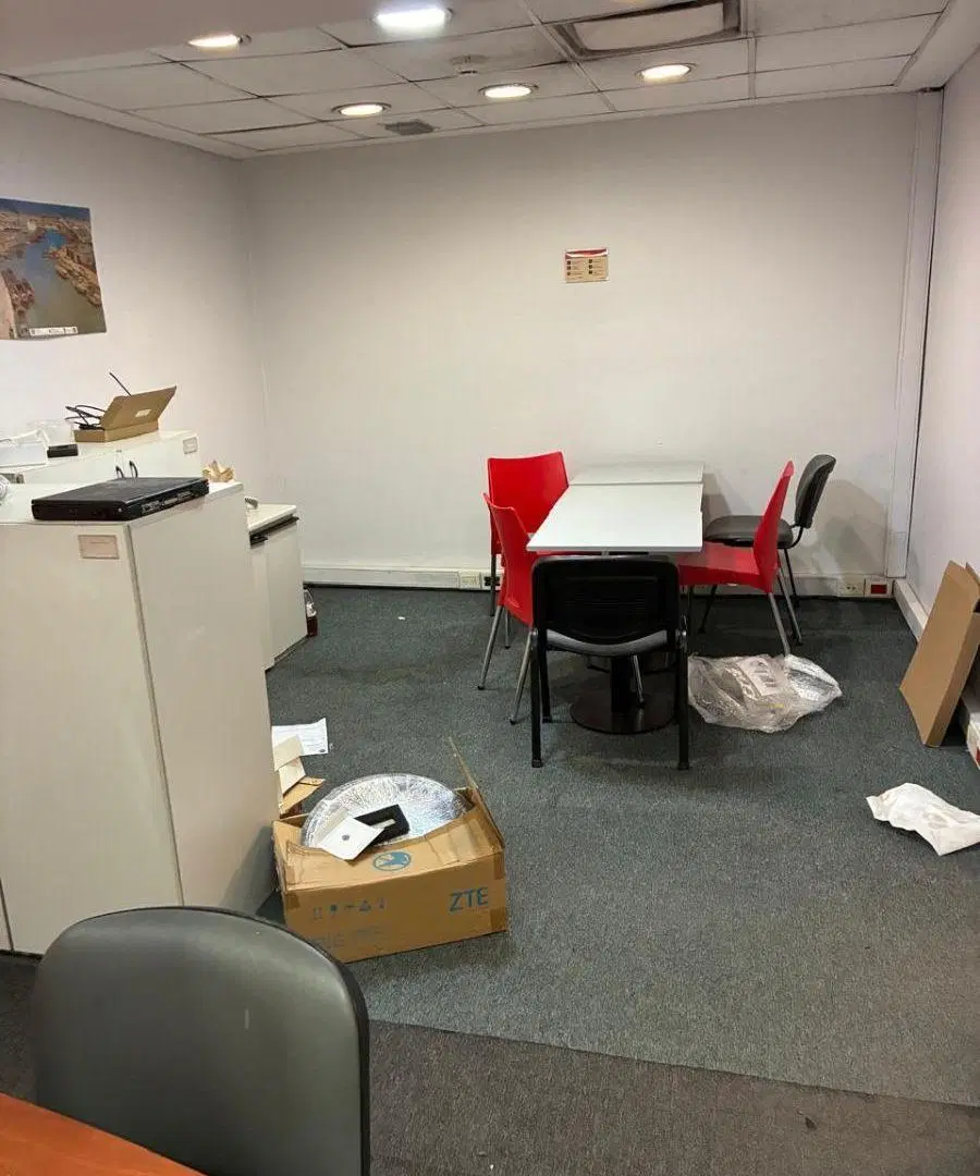 deposito una sola planta de 1100 a 2500 m2 con oficinas optativas de 1000 m2 8