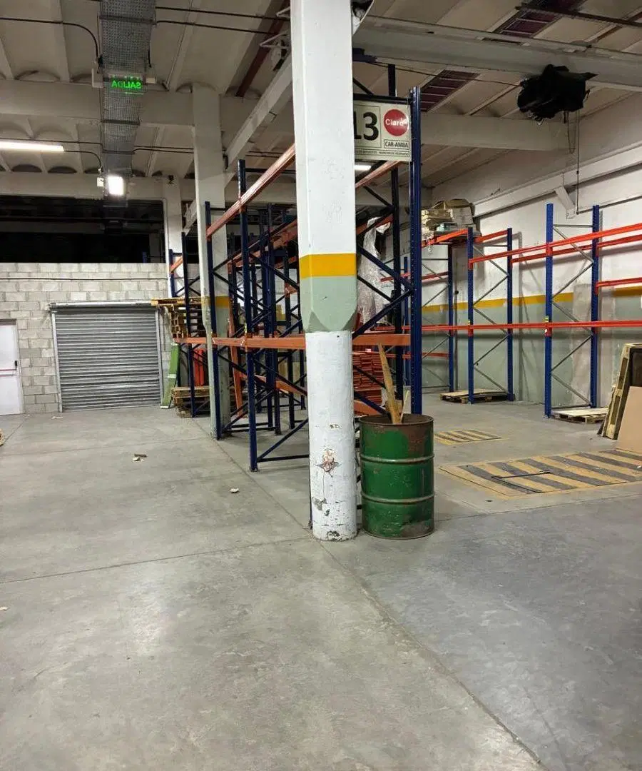 deposito una sola planta de 1100 a 2500 m2 con oficinas optativas de 1000 m2 4