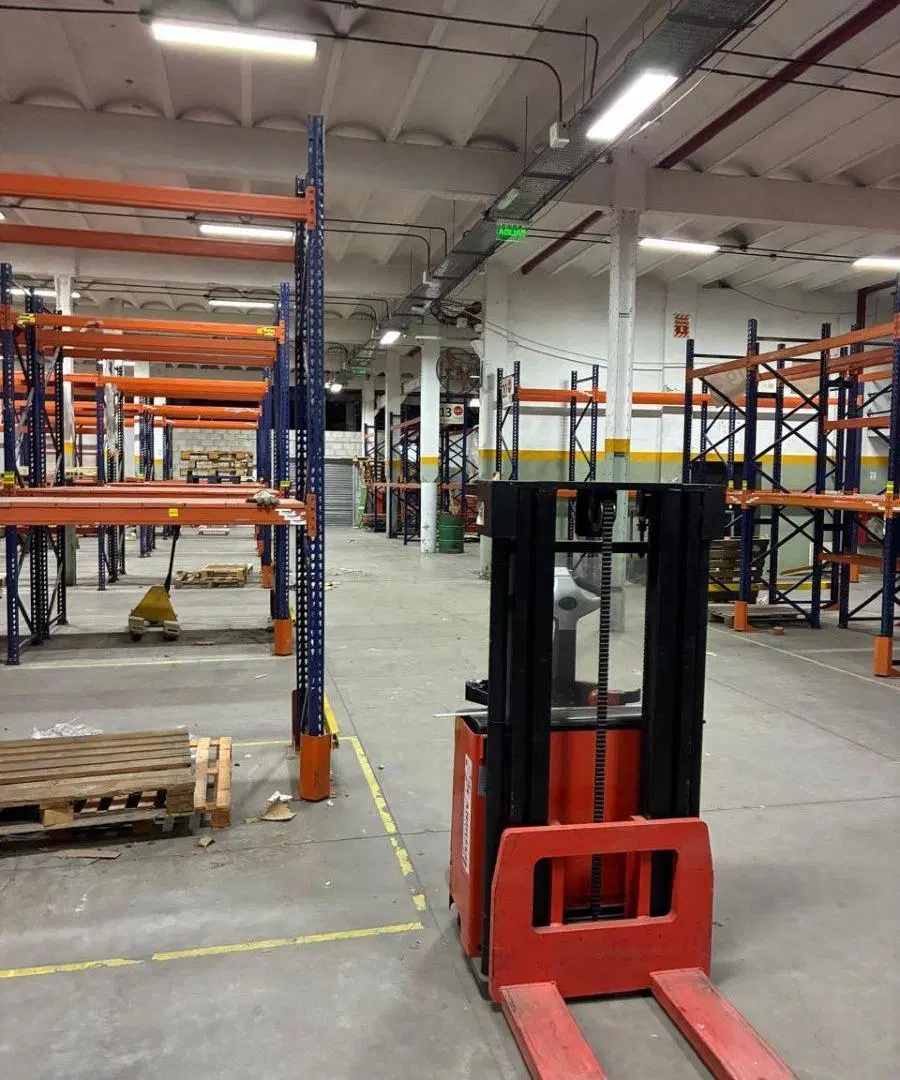 deposito una sola planta de 1100 a 2500 m2 con oficinas optativas de 1000 m2 2