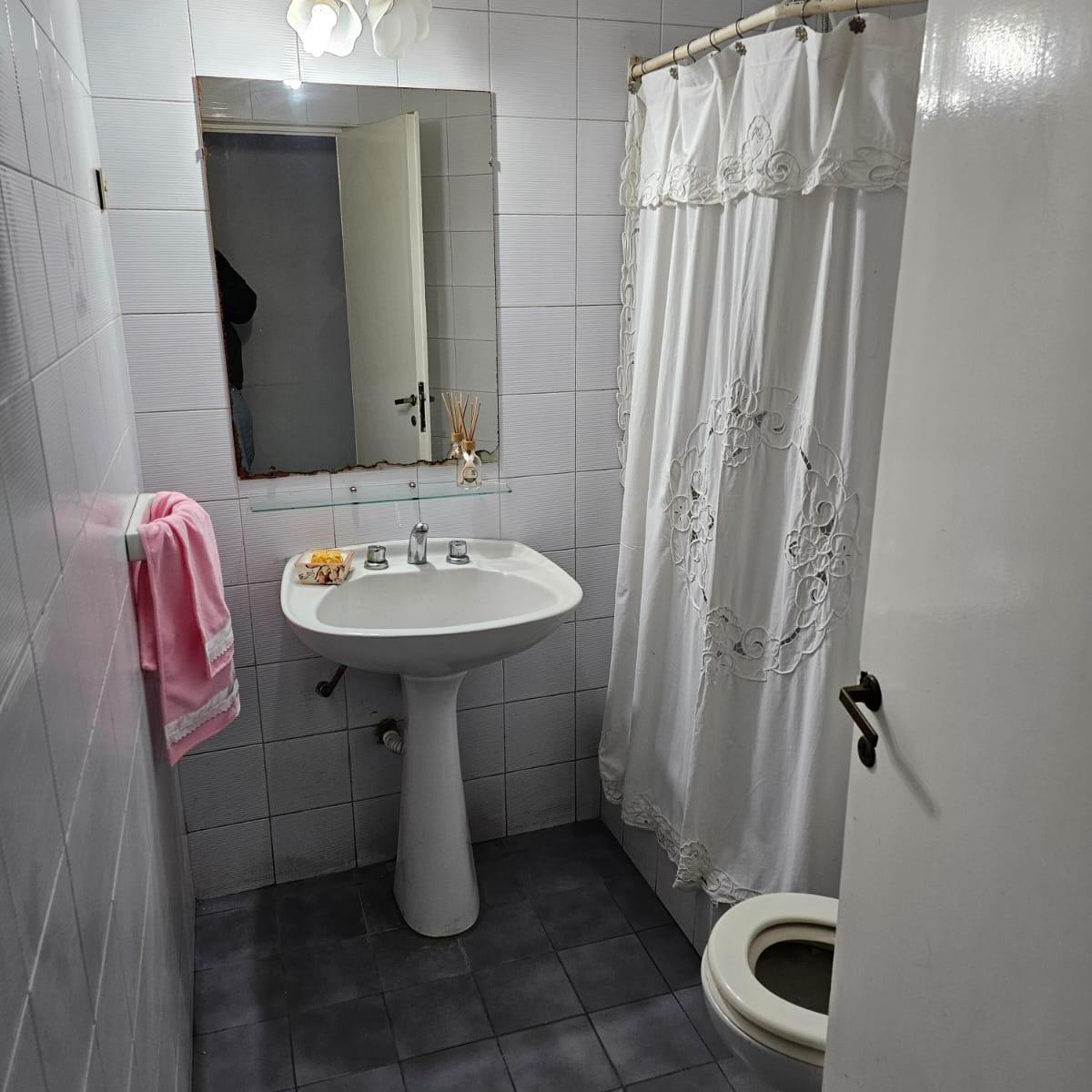 Foto de Casa en Venta. Muy cómoda. Estilo casa quinta. Excelente ubicación., imagen 3