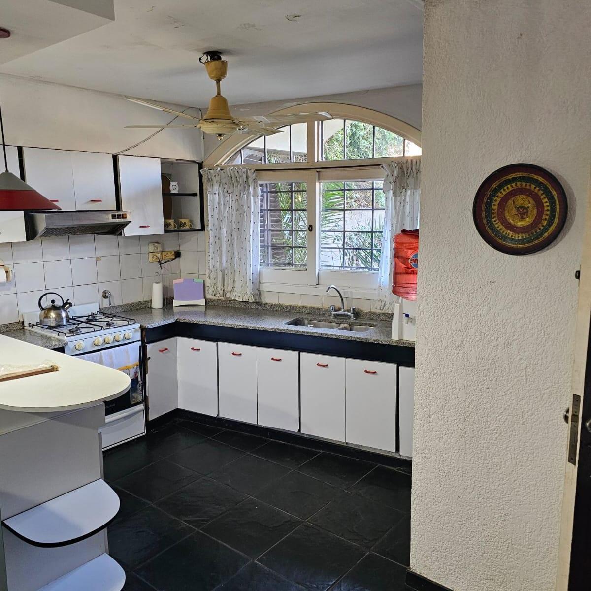Foto de Casa en Venta. Muy cómoda. Estilo casa quinta. Excelente ubicación., imagen 5