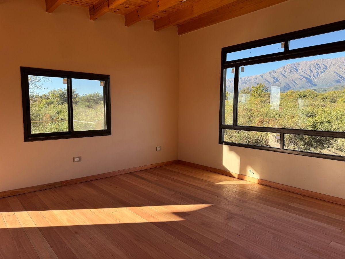 Foto de Casa De Diseño Sustentable Con Vistas Soñadas A Las Sierras Y Al Valle, imagen 3