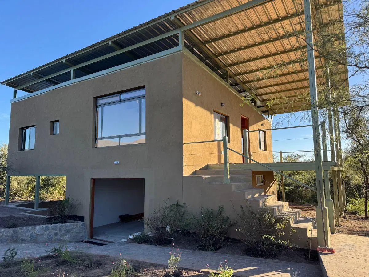 Casa De Diseño Sustentable Con Vistas Soñadas A Las Sierras Y Al Valle 2