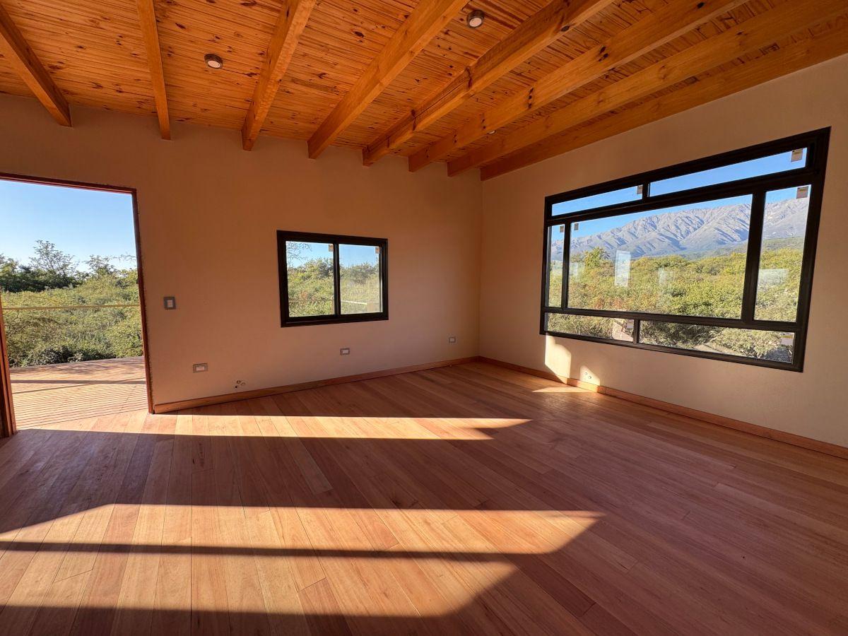 Foto de Casa De Diseño Sustentable Con Vistas Soñadas A Las Sierras Y Al Valle, imagen 4
