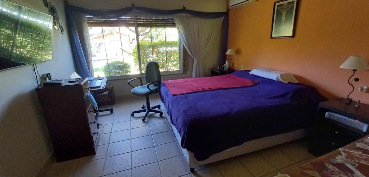 Casaquinta con 1600 m2 de parque- 5 amb. Barrio El Trébol Ezeiza