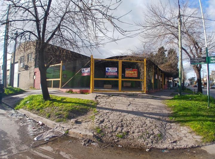 LOCAL EN VENTA/ ALQUILER EN MONTE GRANDE 2