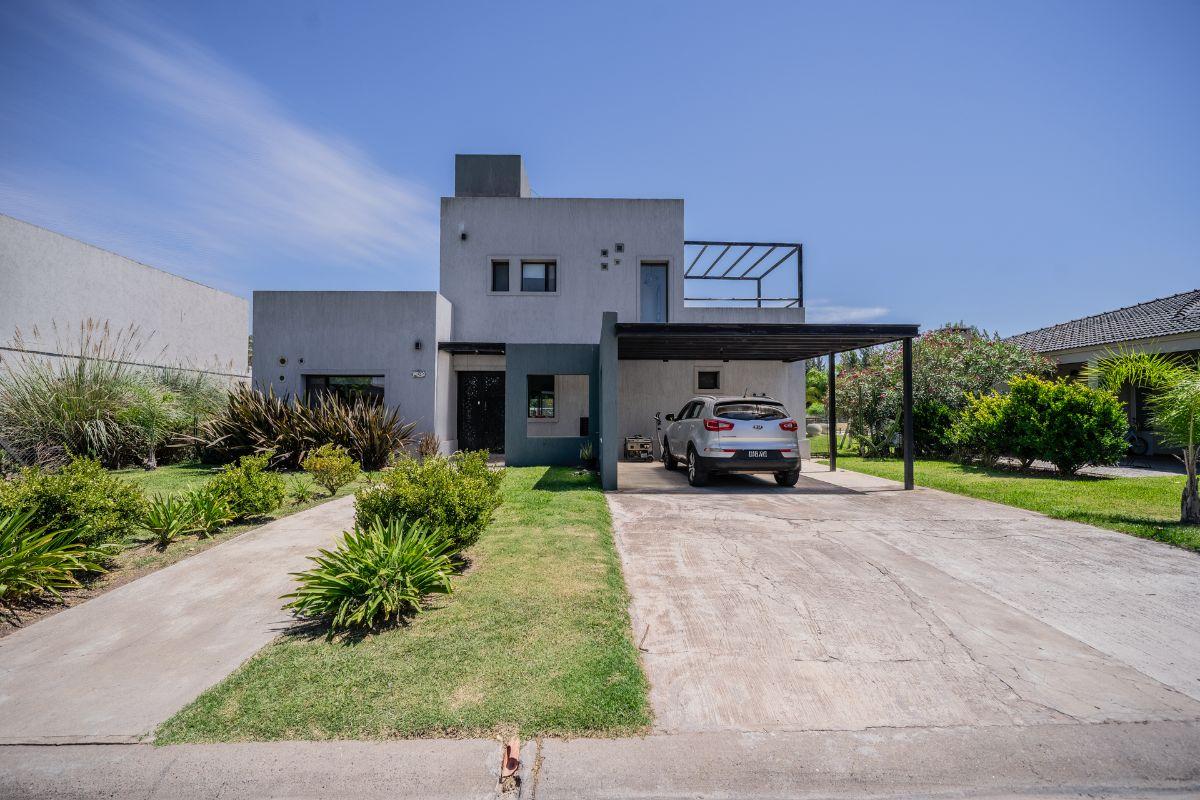 Casa de 4 ambientes en venta en Barrio La Horqueta de Echeverria Canning APTA CREDITO