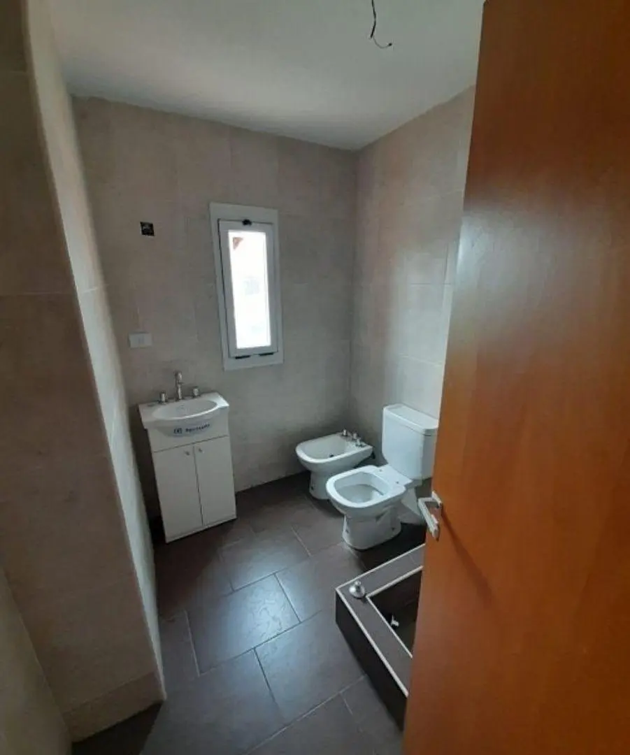 DUPLEX 3 AMB EN ALQUILER A METROS DE AV. BOULEVARD BS.AS. LUIS GUILLÓN 3