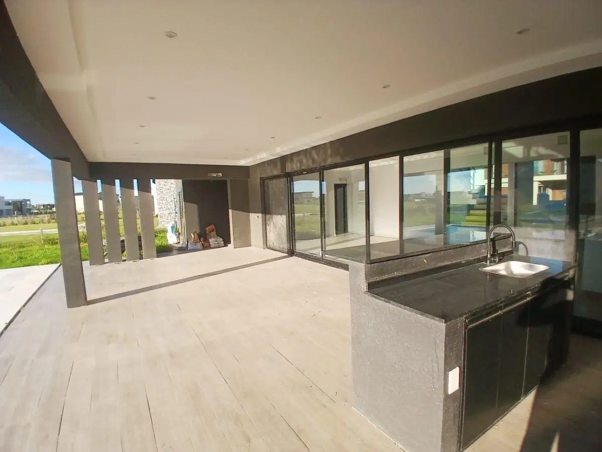 CASA 5 AMBIENTES A ESTRENAR EN ALQUILER EN TERRALAGOS CANNING 4