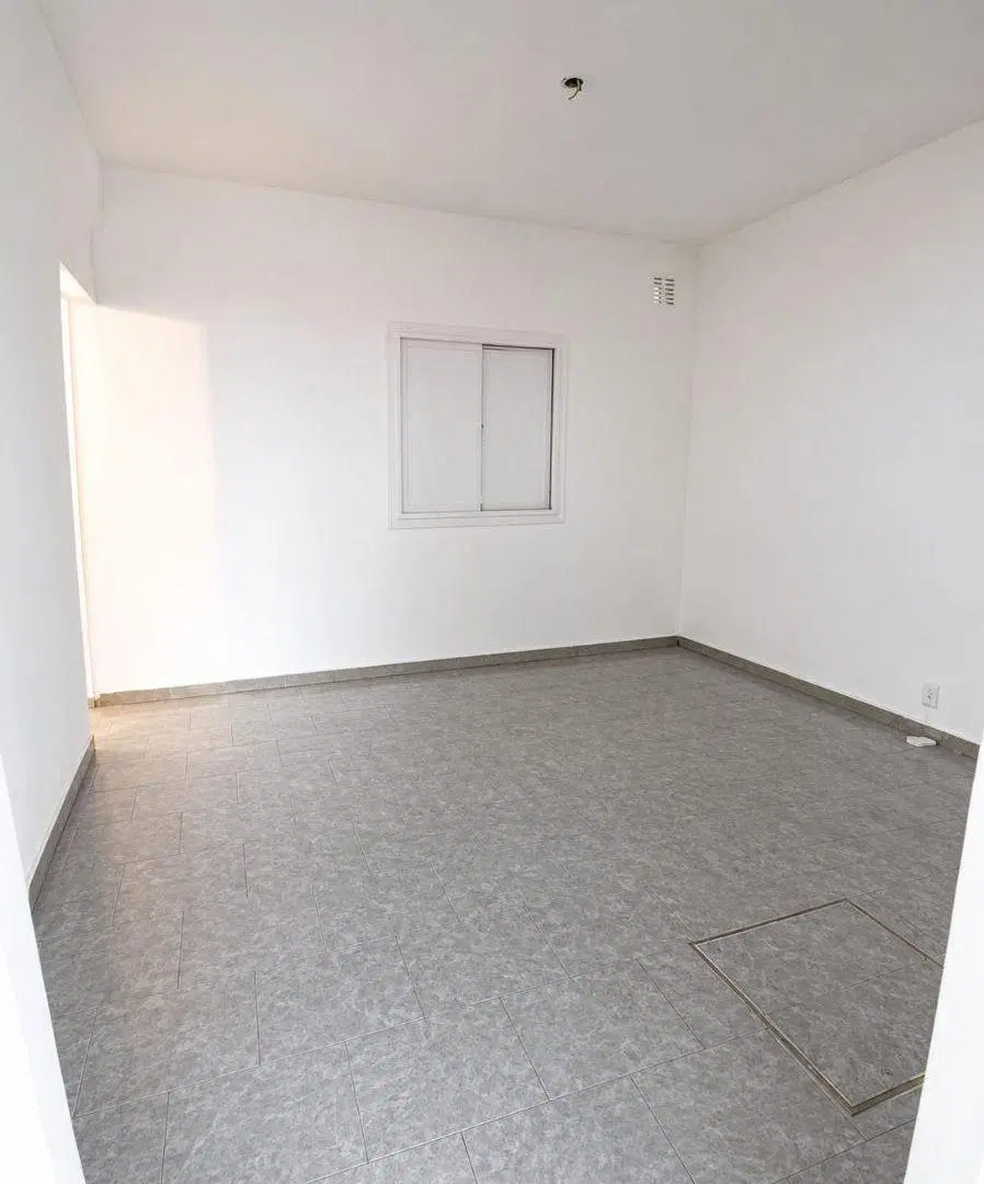Local comercial en alquiler en pleno centro de Monte Grande 4