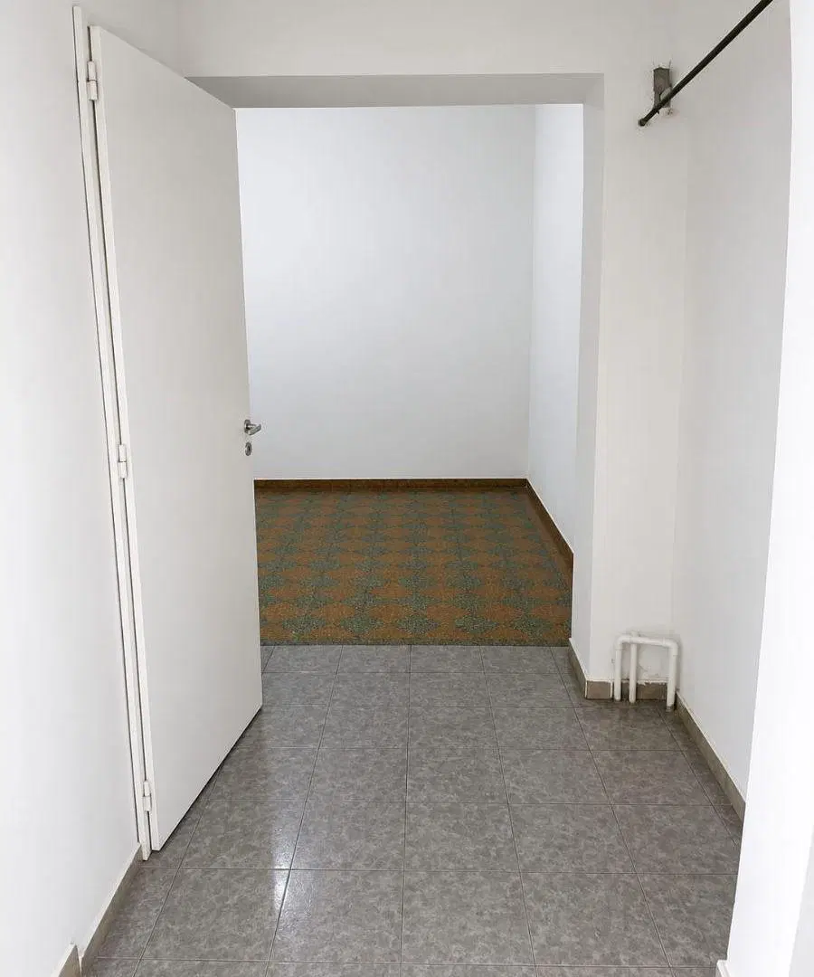 Local comercial en alquiler en pleno centro de Monte Grande 5