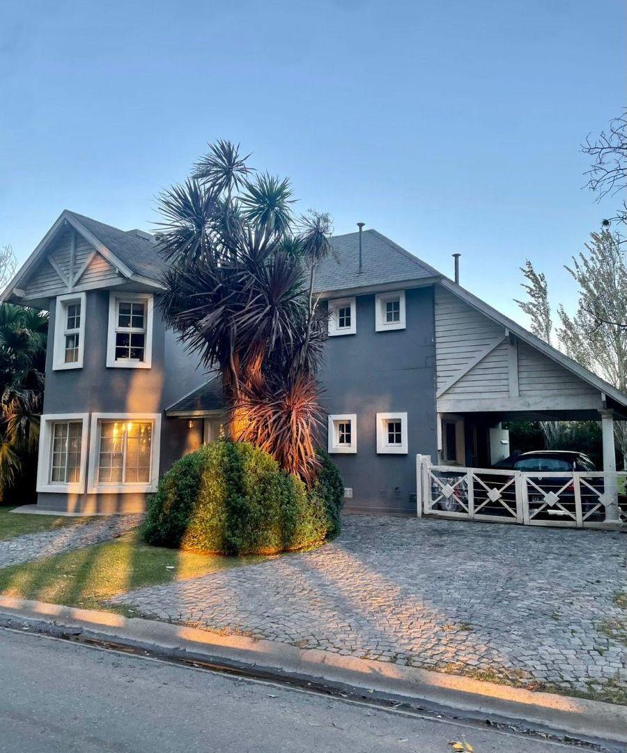 Impecable Chalet de 4 Ambientes con pileta en Alquiler | Barrio Don Joaquín, Canning