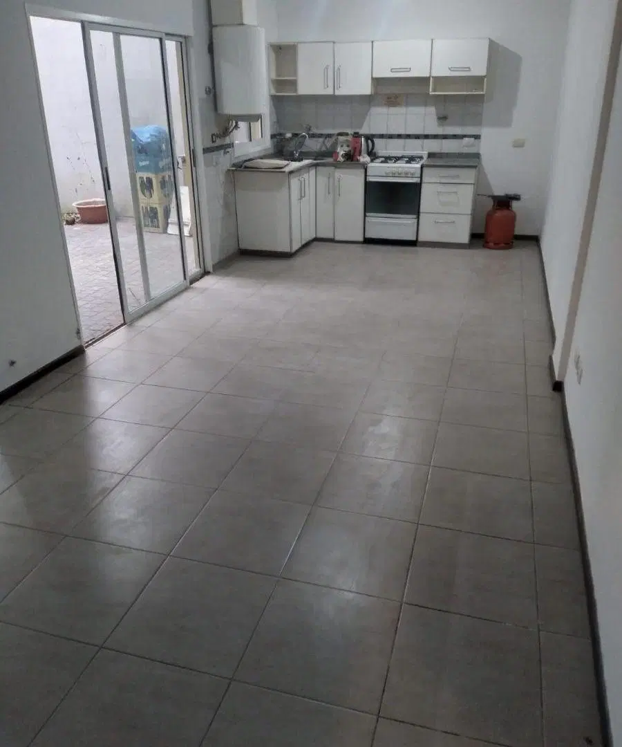 Dúplex 4 ambientes en alquiler, excelente zona residencial a metros del centro de Monte Grande 1