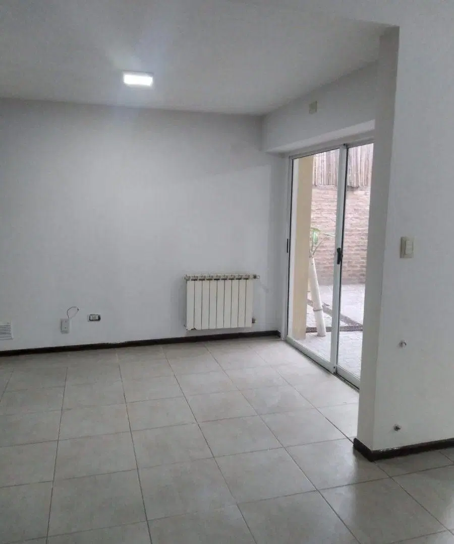 Dúplex 4 ambientes en alquiler, excelente zona residencial a metros del centro de Monte Grande 3