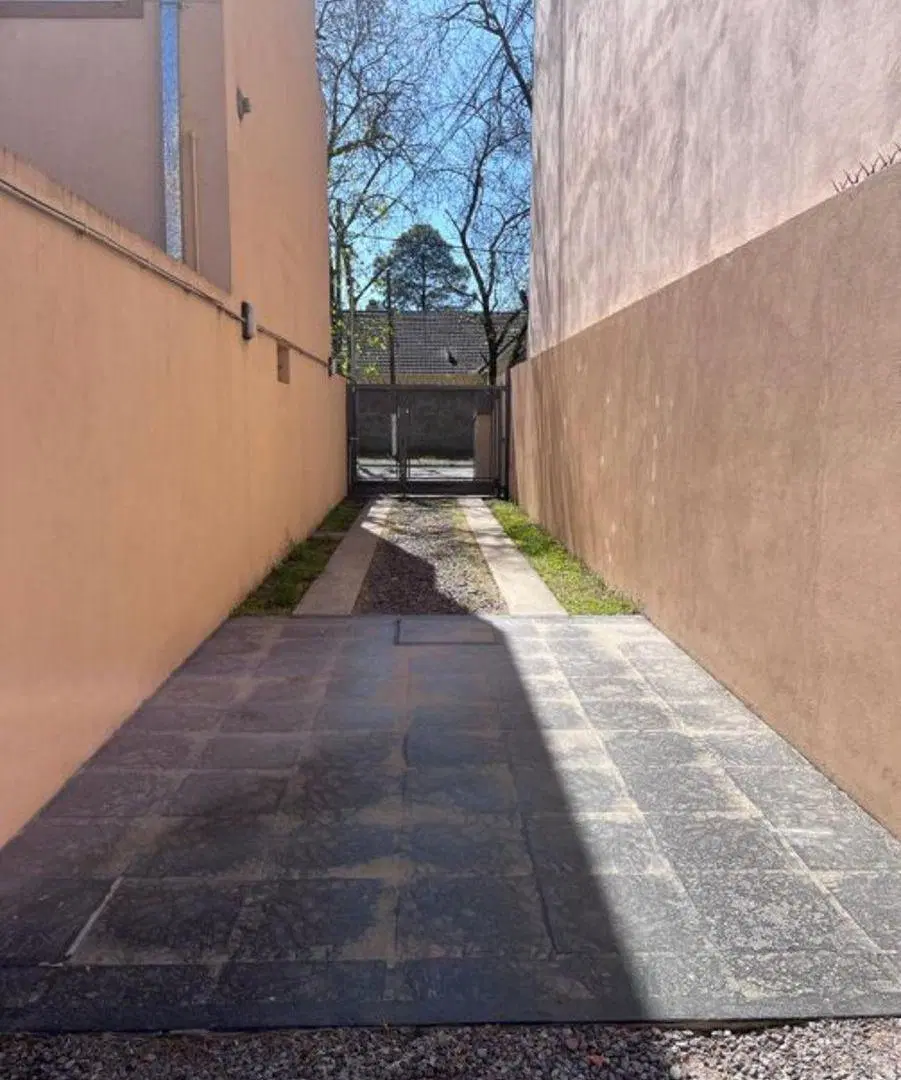 DEPTO EN COMPLEJO EN EZEIZA DE 2 AMBIENTES EN PB CON PATIO Y PARRILLA VENTA APTO CREDITO 4