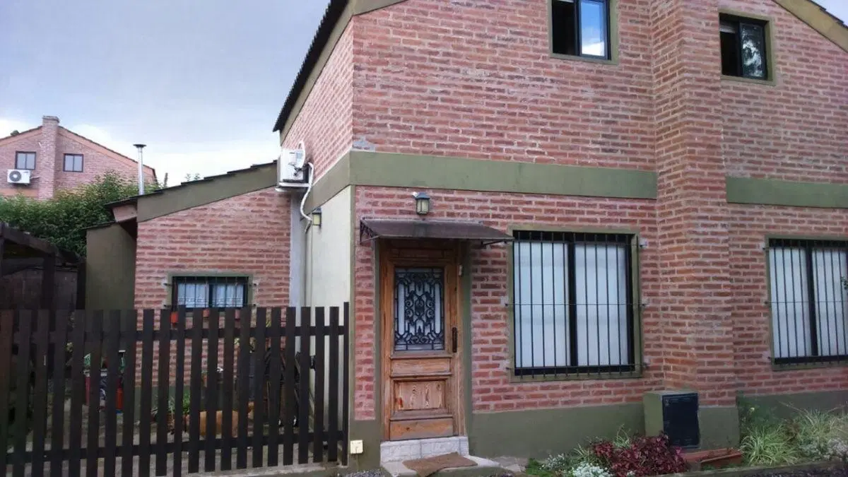 Casa tipo dúplex 3 amb en alquiler Condominio Casuarinas IV Bis, Canning 1