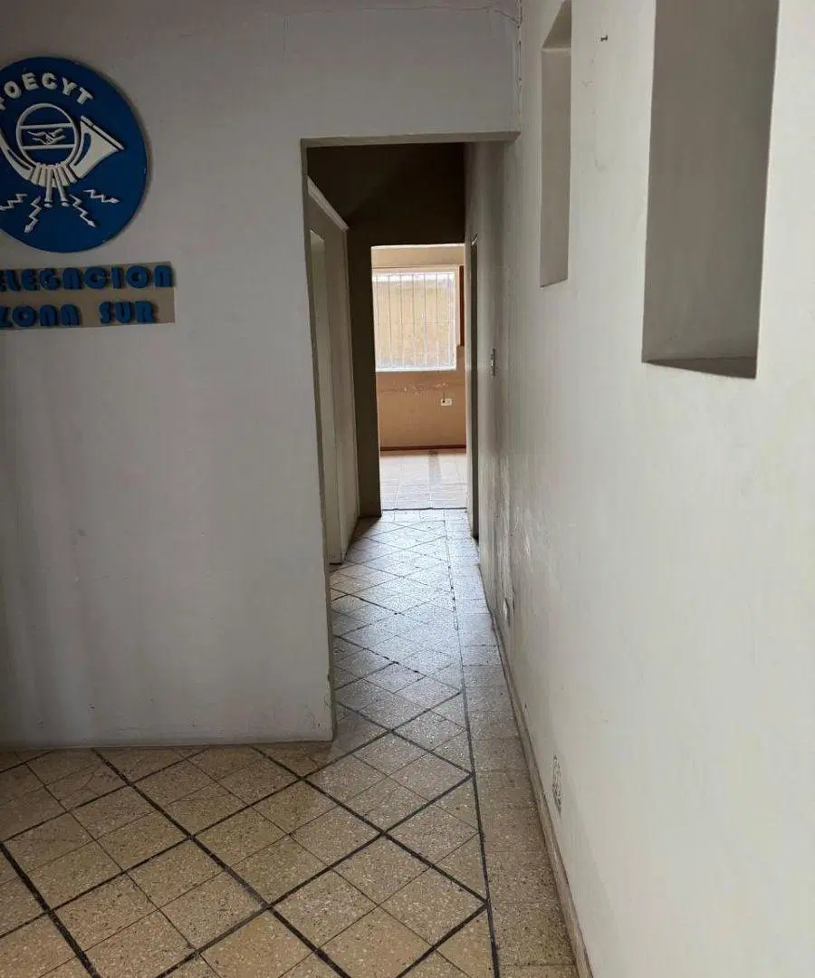 Oficinas/local amplio en alquiler a metros de la estación de Monte Grande, excelente ubicación 8