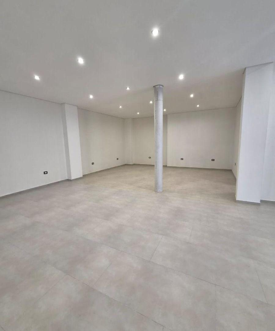 Foto de Amplio local comercial a estrenar en alquiler a metros de Mariano, imagen 5