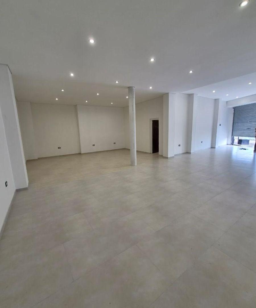 Foto de Amplio local comercial a estrenar en alquiler a metros de Mariano, imagen 1