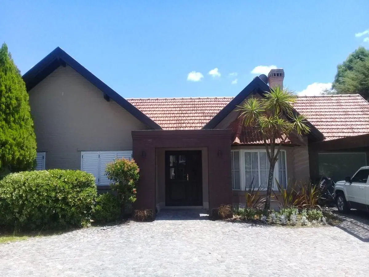 HERMOSA PROPIEDAD EN ECHEVERRIA DEL LAGO CANNING- VENTA / ALQUILER ANUAL 4