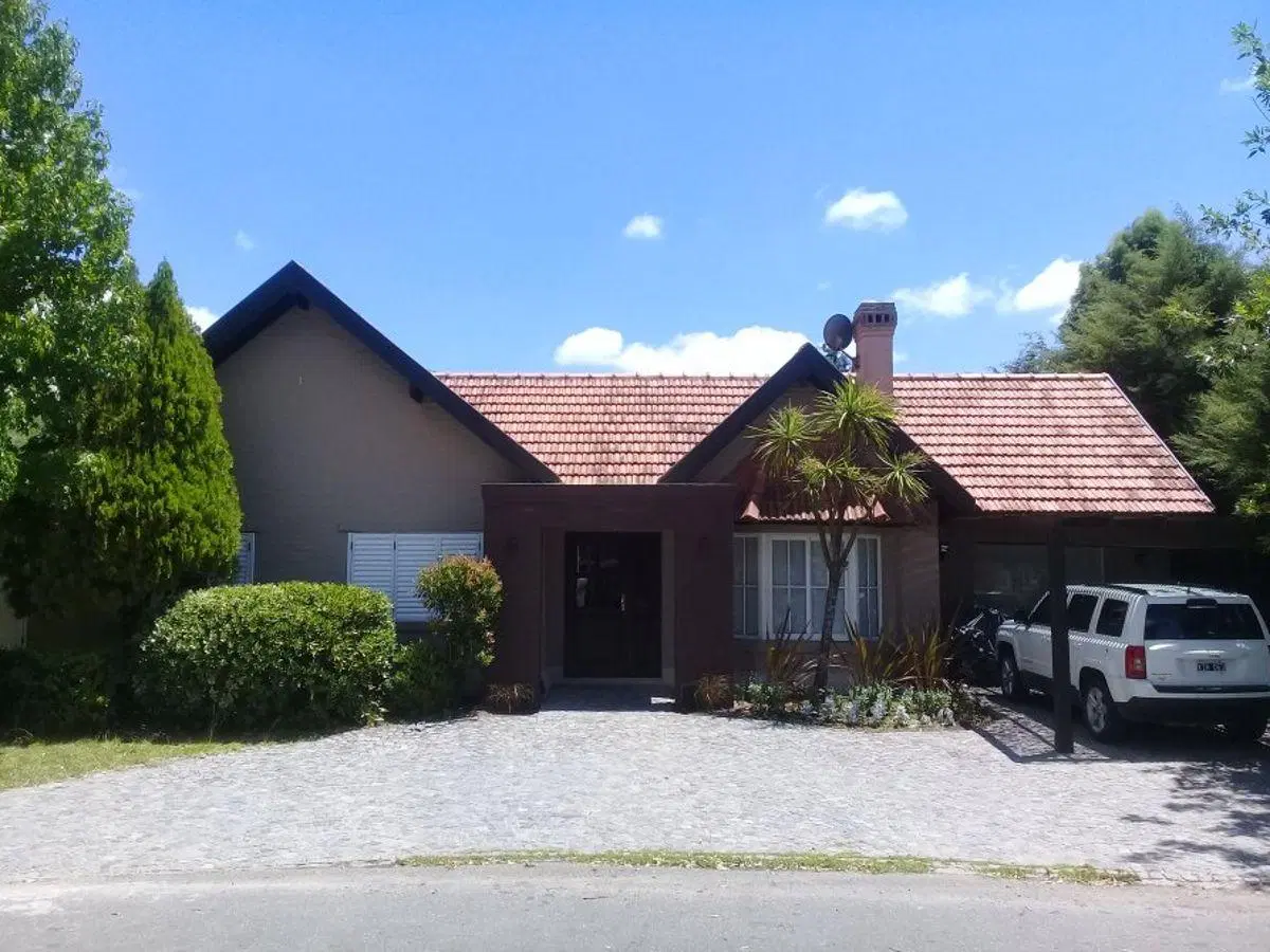 HERMOSA PROPIEDAD EN ECHEVERRIA DEL LAGO CANNING- VENTA / ALQUILER ANUAL 2