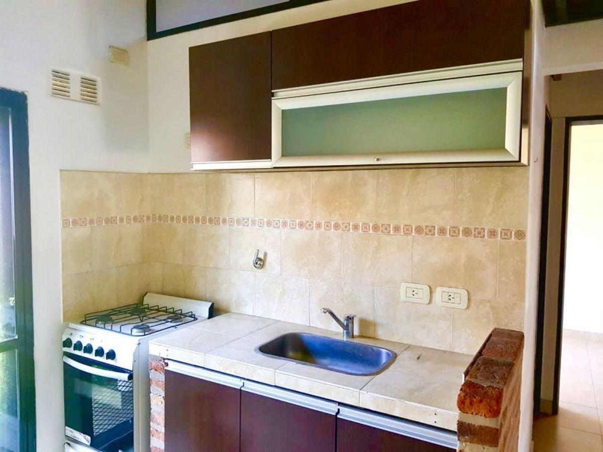 Foto de DÚPLEX DE 4 AMB. EN VENTA / ALQUILER EN CENTRO DE CANNING, imagen 3