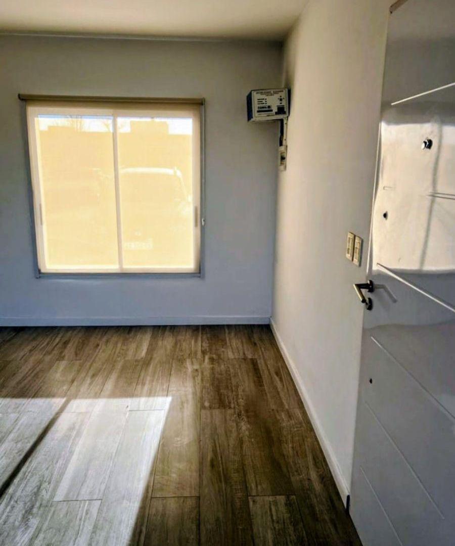 Foto de Alquiler departamento 3 amb en PB con patio privado. Condominio, imagen 2