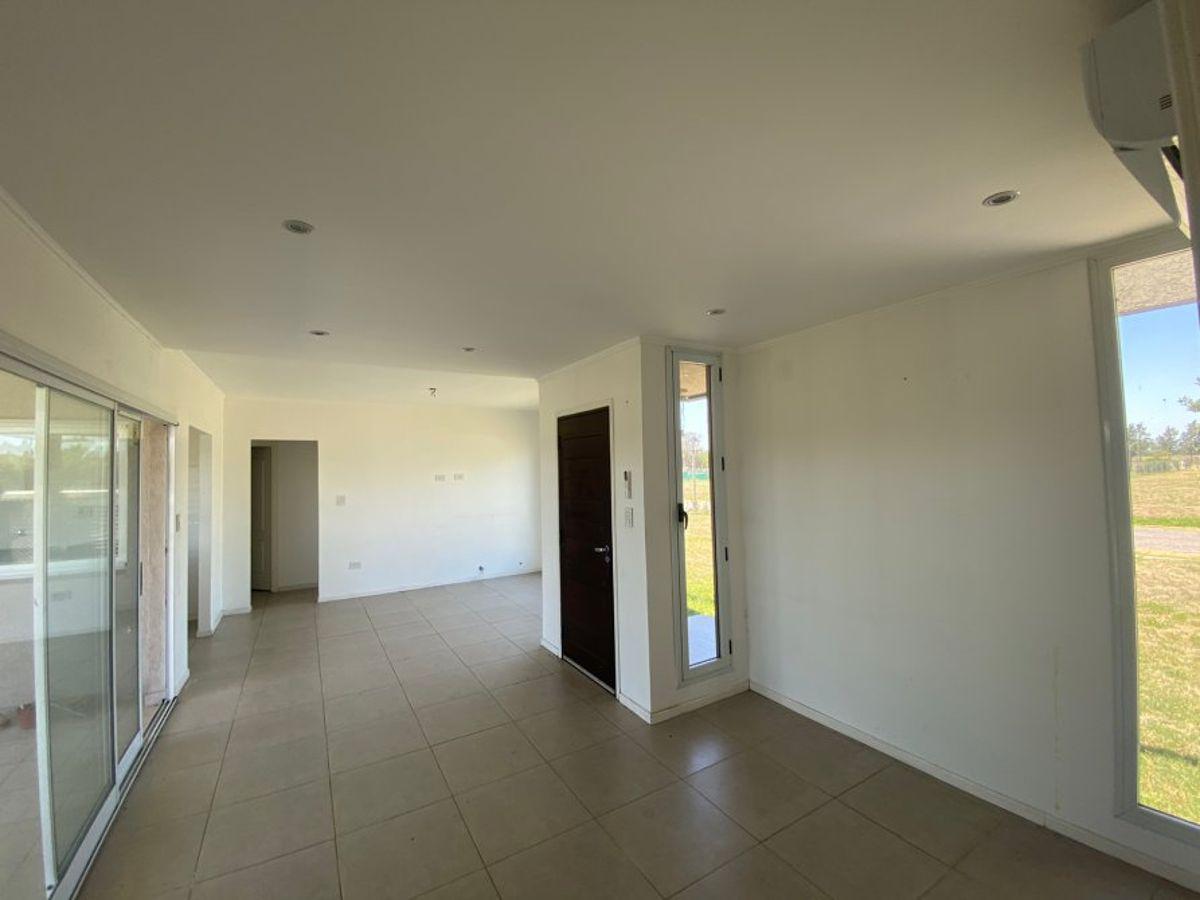 Foto de Casa de 4 ambientes con pileta en alquiler en Barrio cerrado Belleville, imagen 1