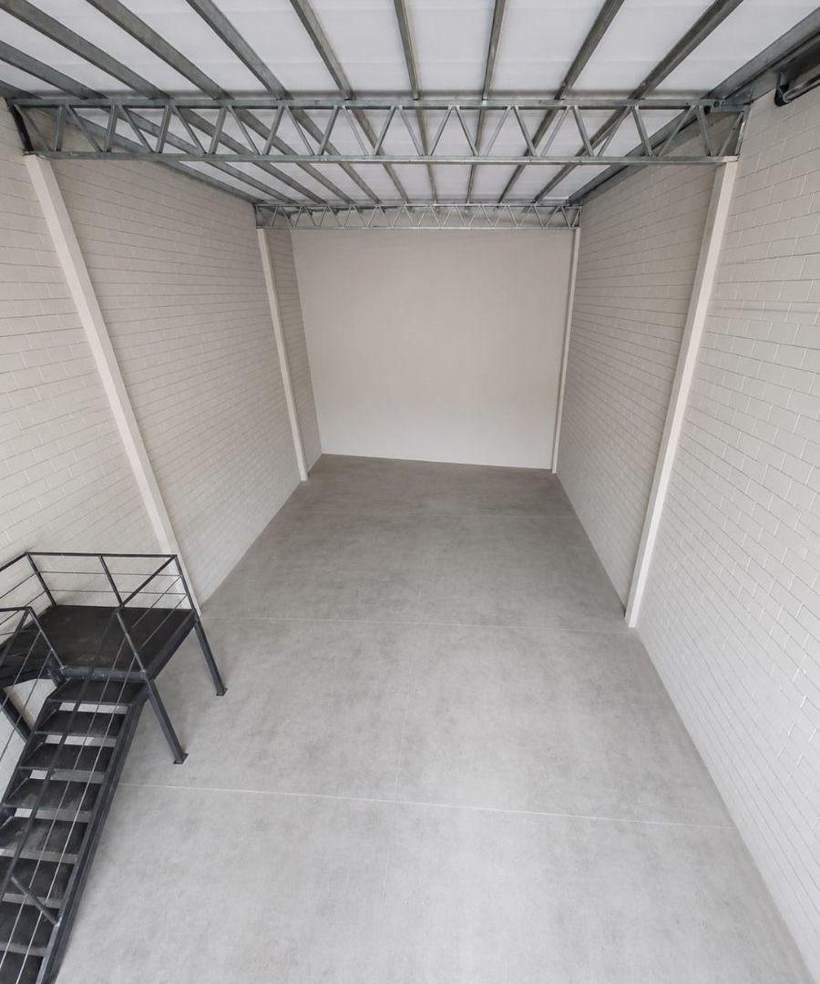 Foto de Alquiler amplio galpón comercial con oficinas privadas. A estrenar, imagen 3