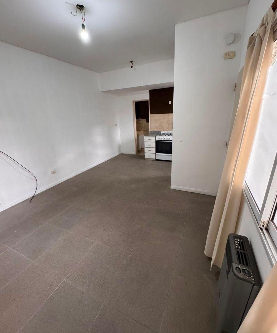 Foto de Venta - Departamento 2 ambientes con cochera en Luis Guillón, imagen 2
