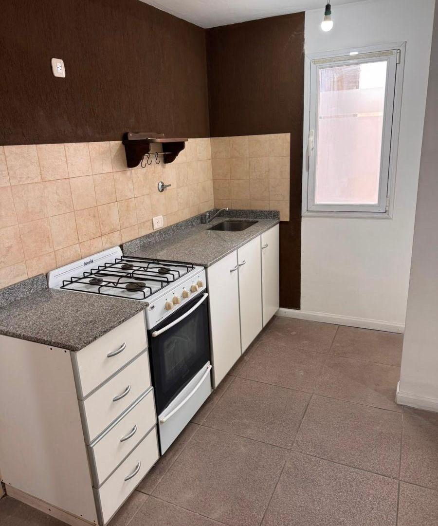 Foto de Alquiler- Departamento 2 Ambientes En Luis Guillón, imagen 3