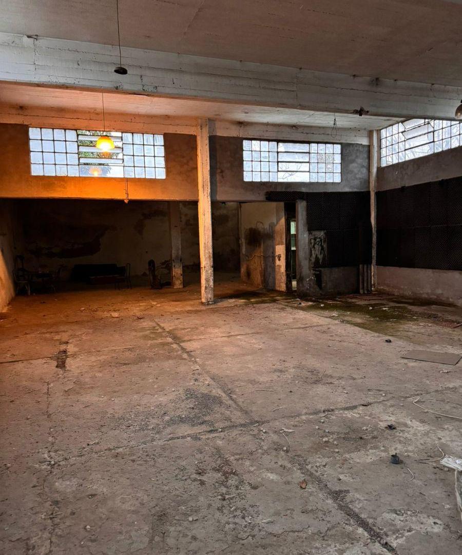 Foto de AMPLIO GALPÓN COMERCIAL / INDUSTRIAL EN VENTA Y ALQUILER, imagen 1