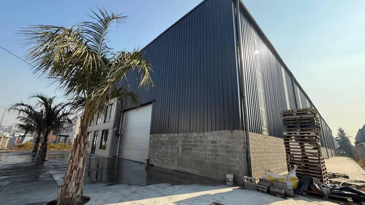 Foto de EXCLUSIVA NAVE INDUSTRIAL EN VENTA | 2.600 M² CUBIERTOS EN LOTE DE, imagen 2
