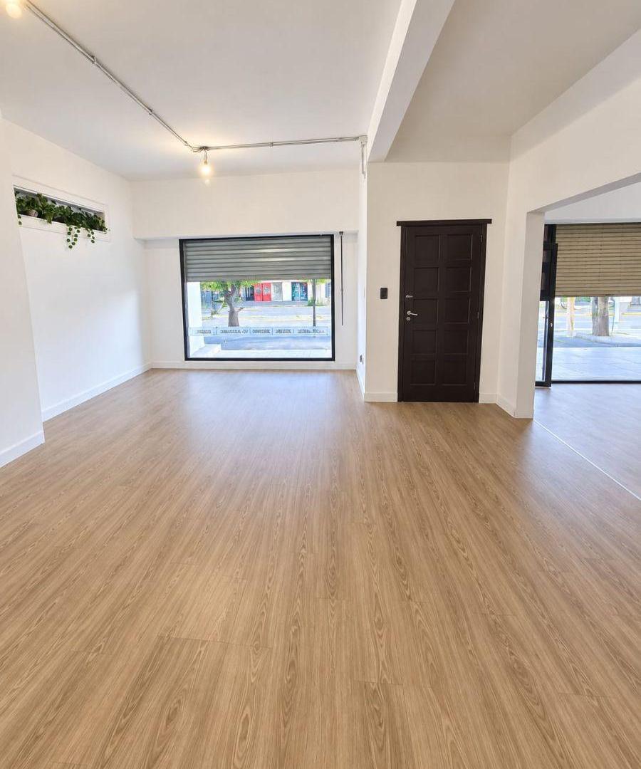 Foto de Local comercial con doble vidriera en alquiler. Pleno centro de Canning, imagen 1