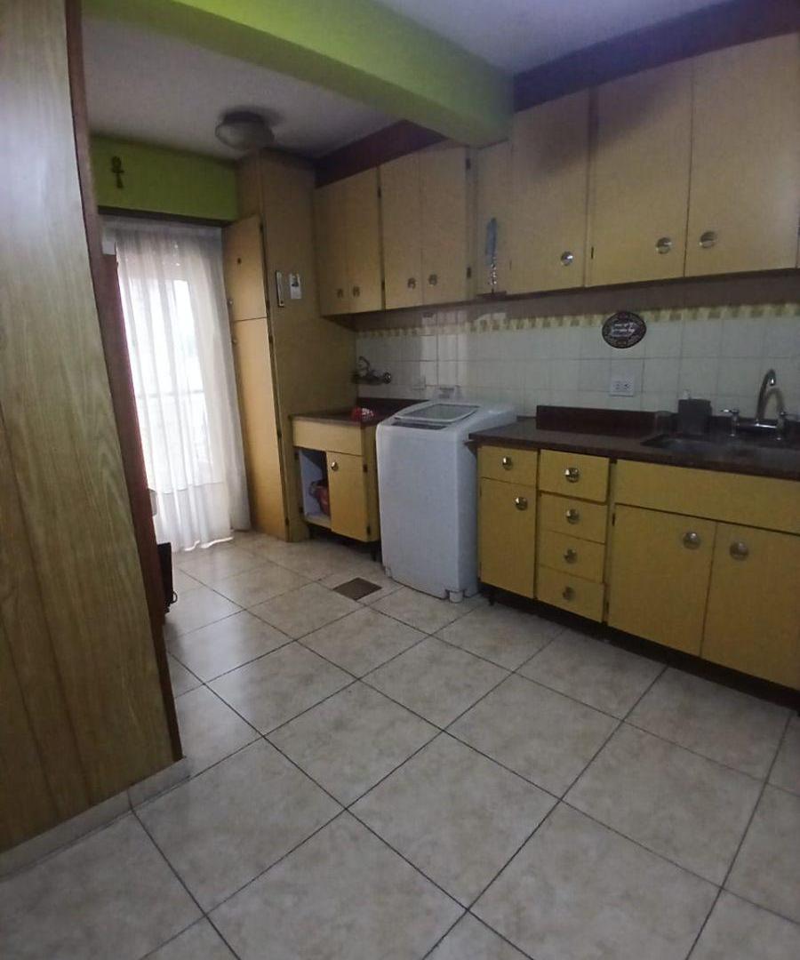 Foto de Alquiler - Departamento 4 ambientes en pleno centro de Monte Grande, imagen 2